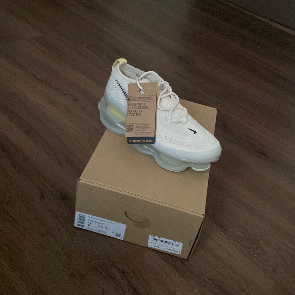 Brand new size 7 woman’s Nike  Air Max Scorpion